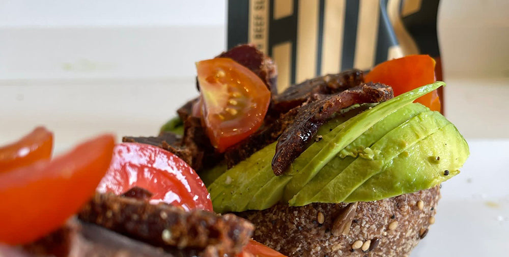 [RECETA KETO] PAN BAJO EN HIDRATOS SIN GLUTEN + TOSTA DE AGUACATE Y LÁMINAS DE TERNERA